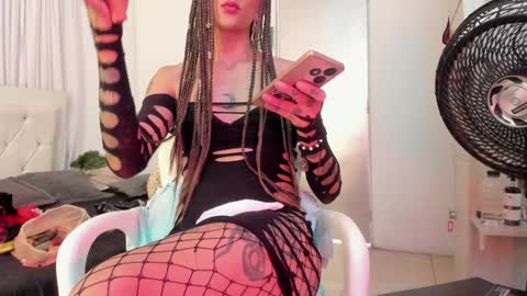 Snapshot of srta_fox chatting on December 2024 04:17:01 PM Srta. Fox online show from December 2024 04:17:01 PM