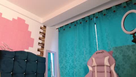 Snapshot of srta_fox chatting on January 2025 10:29:02 PM Srta. Fox online show from January 2025 10:29:02 PM