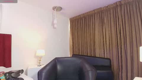 Snapshot of staceygraves_ chatting on November 2025 12:58:02 PM online show from November 2025 12:58:02 PM