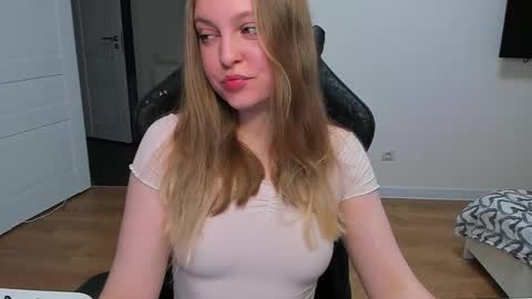 Snapshot of stacy_miraclee chatting on May 2026 06:48:02 PM Stacy online show from May 2026 06:48:02 PM