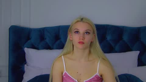 Snapshot of stacyevances chatting on September 2025 06:04:01 AM StacyEvances online show from September 2025 06:04:01 AM