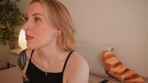 Kristina online show from April 2026 01:37:01 PM