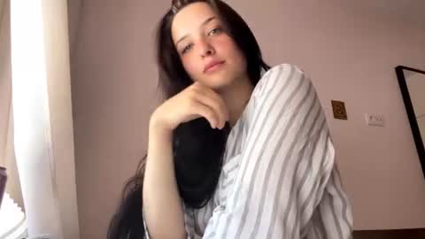 Snapshot of starlabieler chatting on June 2026 10:41:02 AM Lola online show from June 2026 10:41:02 AM