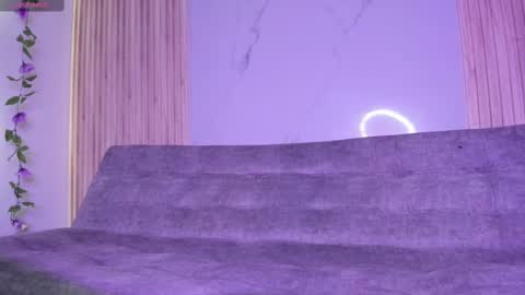      online show from February 2025 04:04:02 AM