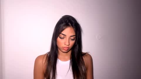 Mia online show from April 2026 12:28:01 PM