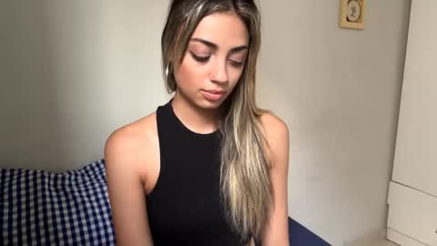 Mia online show from April 2026 08:20:01 PM