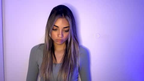 Mia online show from April 2026 08:17:01 AM