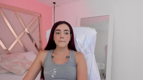 stefany online show from September 2025 04:18:01 PM