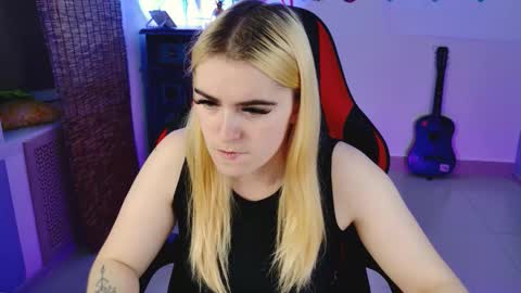 Snapshot of stef_nicks chatting on September 2025 09:32:01 AM stef_nicks online show from September 2025 09:32:01 AM