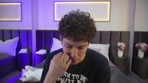 Esrefan online show from April 2026 07:37:01 PM