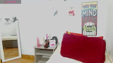 Snapshot of stefanny_taylor chatting on December 2024 05:11:01 PM Stefanny online show from December 2024 05:11:01 PM