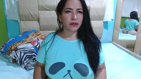 Stefanny online show from November 2025 05:57:01 PM