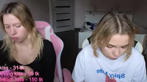 Snapshot of stefany_and_bettany chatting on October 2025 10:49:01 AM stefany_and_bettany online show from October 2025 10:49:01 AM