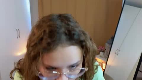 Steffani online show from October 2025 02:10:01 AM