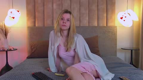 Stefie online show from April 2026 05:05:01 AM