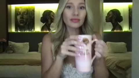 Snapshot of stella_loveu chatting on September 2025 11:53:02 AM Stella online show from September 2025 11:53:02 AM