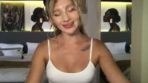 Snapshot of stella_loveu chatting on October 2025 03:29:02 AM Stella online show from October 2025 03:29:02 AM