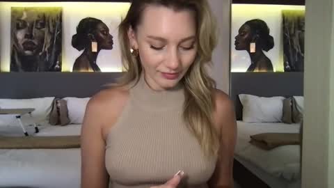 Snapshot of stella_loveu chatting on November 2025 02:14:01 AM Stella online show from November 2025 02:14:01 AM