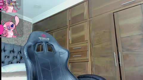 Estella online show from December 2024 08:51:01 PM