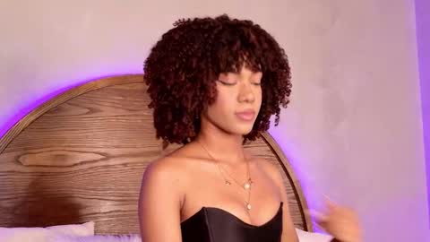 S T E L L A online show from October 2025 11:18:01 PM