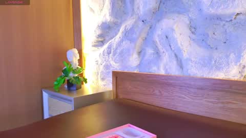 S T E L L A online show from April 2026 04:21:02 PM