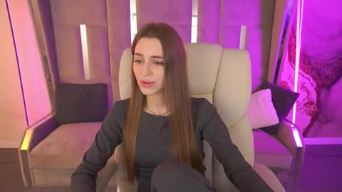 stellahoneywell online show from November 2025 02:00:01 PM