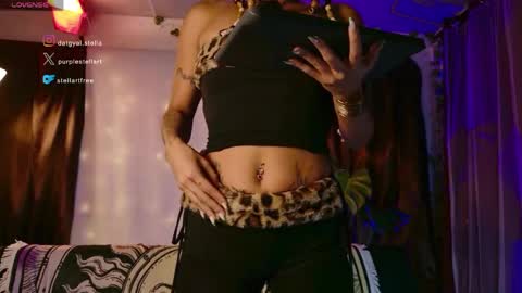 stellart_ online show from April 2026 02:16:01 AM