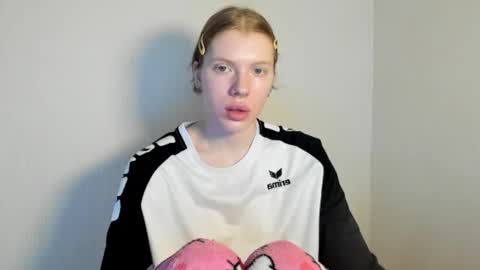 S T E L L A online show from November 2025 10:05:01 AM