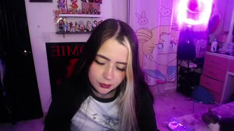 Snapshot of stephani_rousso chatting on May 2026 12:40:02 AM joha cosmo online show from May 2026 12:40:02 AM