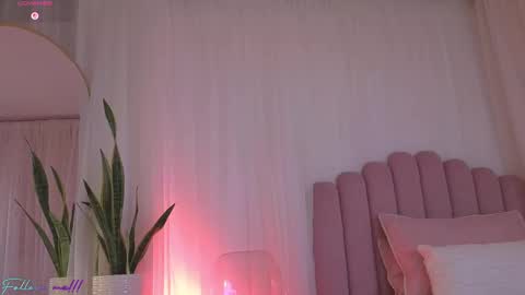 stephania_let online show from October 2025 01:19:01 PM