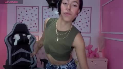 Stephania online show from December 2025 12:47:02 PM