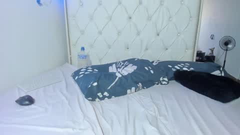 Anny online show from September 2025 10:10:01 PM