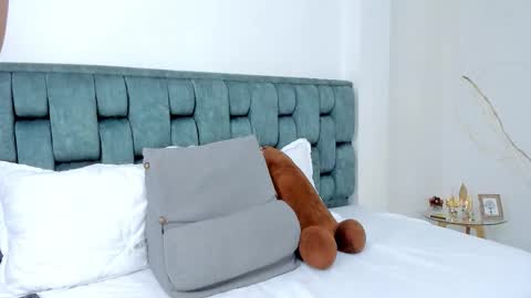 Stefanny online show from November 2025 01:20:02 AM