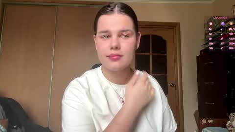 Snapshot of stepheniedockerty chatting on May 2026 09:15:02 AM Alla online show from May 2026 09:15:02 AM