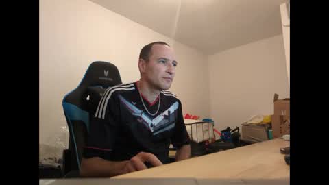 stickolive1 online show from April 2026 09:28:01 PM