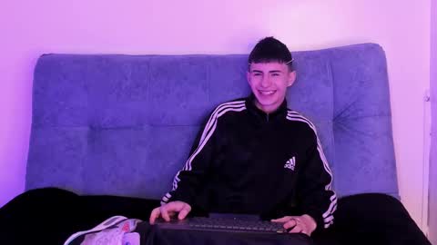 Stivarfox21 online show from March 2025 10:41:01 AM