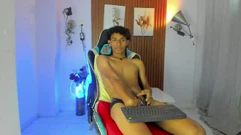 stiven_twink02 online show from April 2026 11:28:01 PM