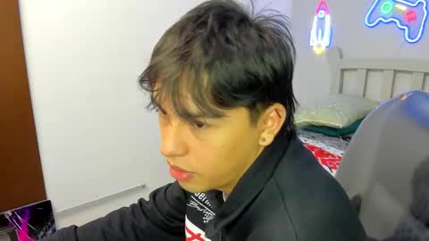 Stiwen online show from October 2025 02:42:02 PM