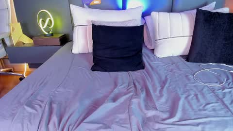 Stone Lee  online show from January 2025 12:05:02 PM