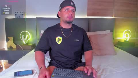 Stone Lee  online show from September 2025 01:50:01 AM