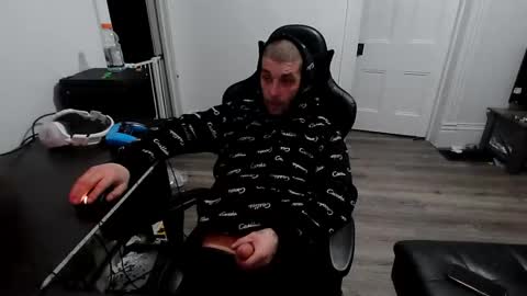stonedpanda77 online show from May 2026 02:19:01 AM