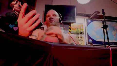 Str8 online show from October 2025 04:40:02 PM