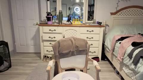 str8whiteboy21 online show from February 2026 07:35:01 AM