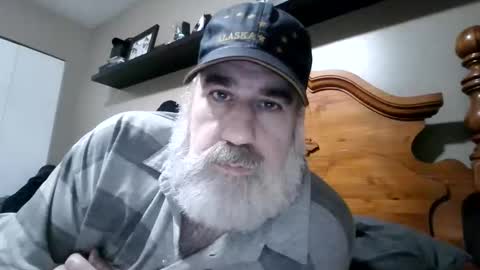 Straightbear4you online show from October 2025 09:39:01 PM