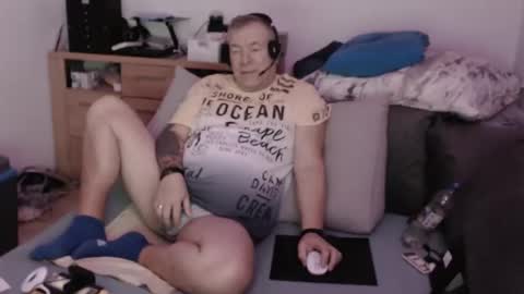 Snapshot of stranger1966 chatting on October 2025 12:40:02 PM Stranger online show from October 2025 12:40:02 PM