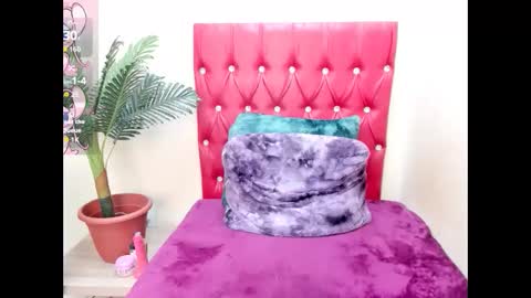 strawberry_lipz online show from September 2025 04:28:02 AM