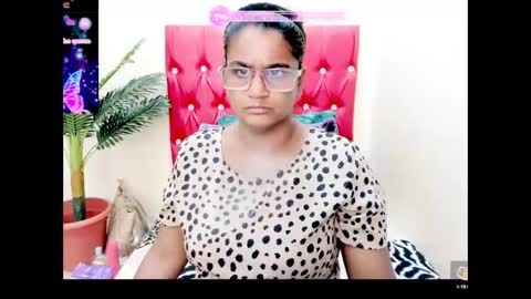 strawberry_lipz online show from October 2025 05:11:02 AM