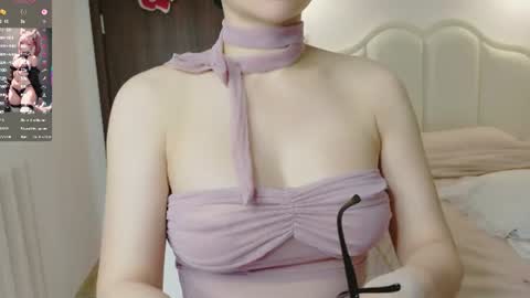 Snapshot of strawberry_loveee chatting on June 2026 01:56:01 AM strawberry_loveee online show from June 2026 01:56:01 AM