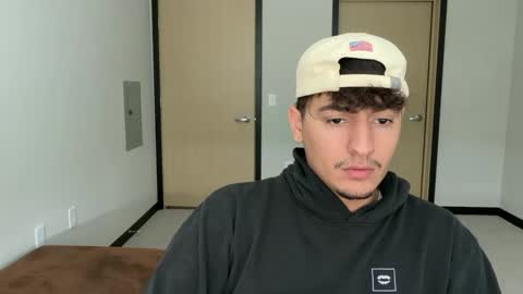 sexmenyoutnng online show from September 2025 04:32:02 PM