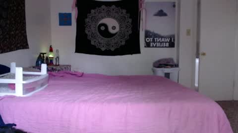 Strawberrylotsacake online show from April 2026 01:05:01 PM